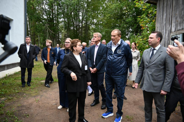 Губернатор Ленинградской области посетил «Дом милосердия» в поселке Советский