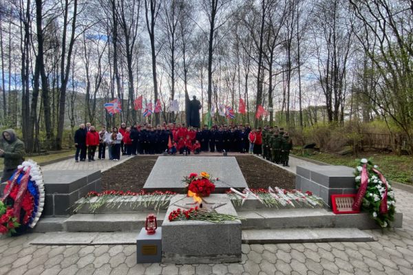 Выборгу передан Огонь Памяти