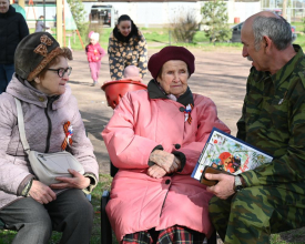 «Поём всем двором»