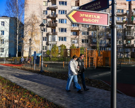 Городские часы, перголы, детская площадка и зоны отдыха - в Садовом сквере Выборга